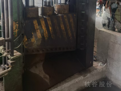 低價(jià)處理800噸圣博龍門剪。八米料箱。倆米刀口圖4
