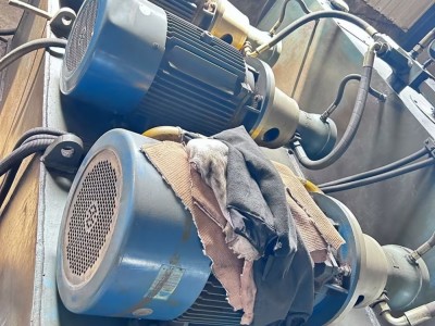 打包出售八成新630壓餅機(jī)、撕碎機(jī)、空調(diào)壓縮機(jī)圖5